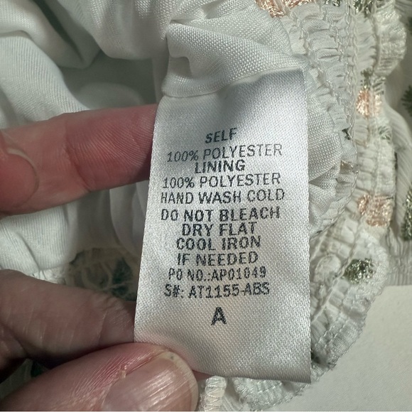 ARULA Cream Floral Blouse with Ruffle Detail - Picture 7 of 14